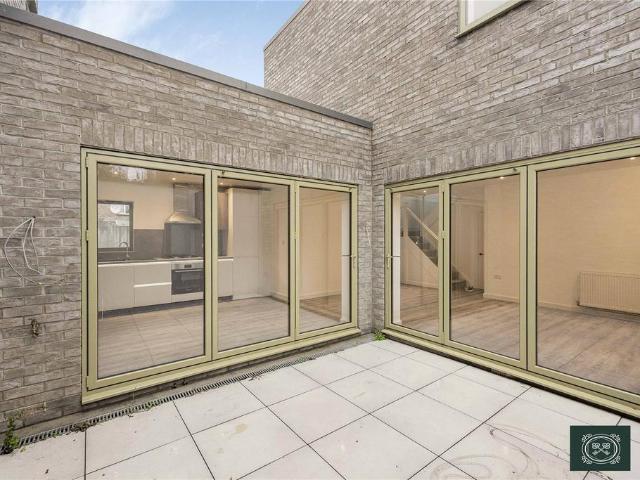House for sale in Bowes, Greater London