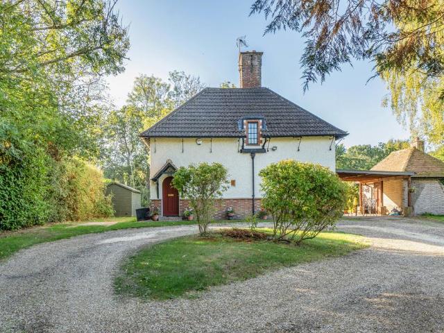 House for sale in Chiddingfold, Waverley