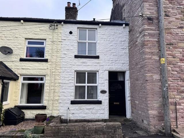 House for sale in Charlesworth, East Midlands