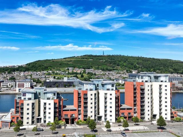 Flat for sale in SA1 Swansea Waterfront, Nangreaves