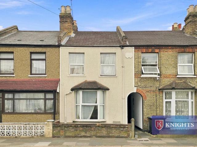 House for sale in Ponders End, Greater London
