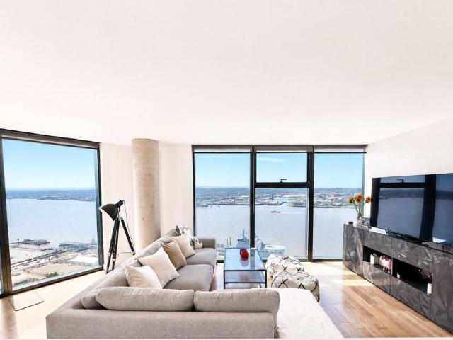 Flat for sale in Calderstones