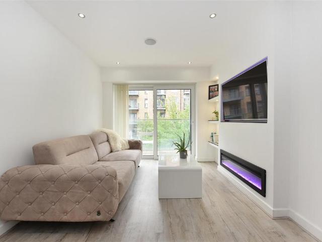 House for sale in Colindale, Greater London