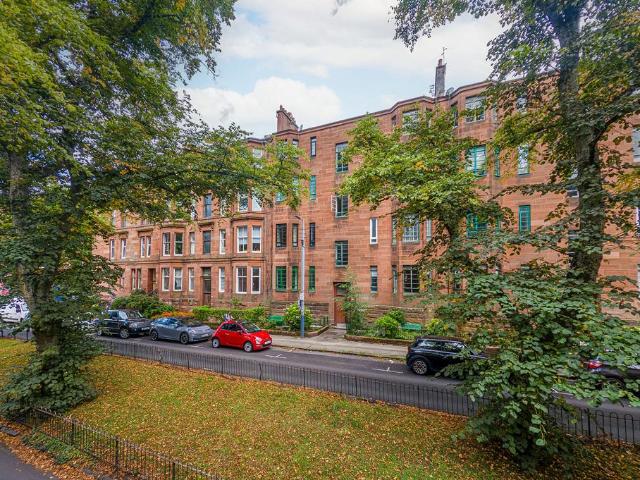 Flat for sale in Hyndland, Scotland
