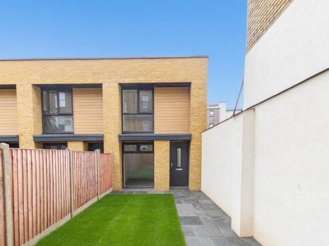 House for sale in Alton Barnes, Essex
