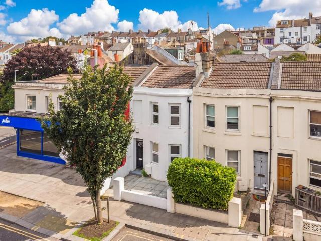 House for sale in Round Hill, Brighton & Hove