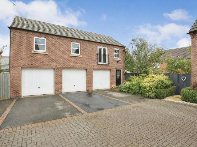 House for sale in Whetstone, Pinfold