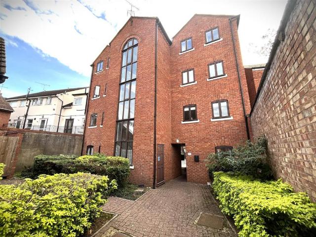 Flat for sale in Cliff Hill, Warwick