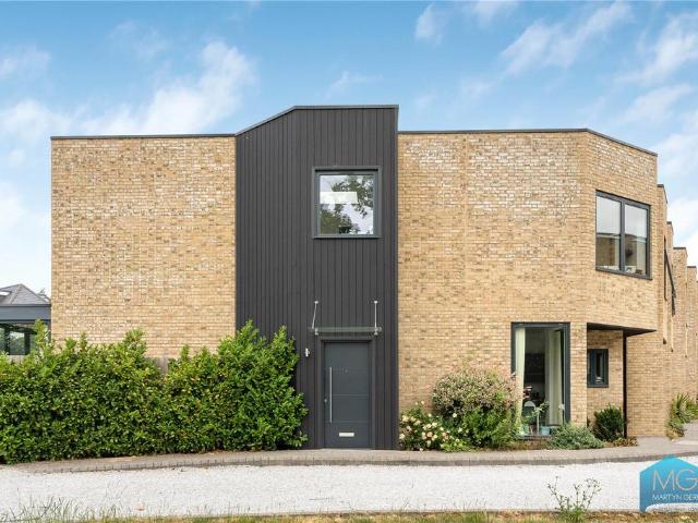 House for sale in Finchley, Greater London