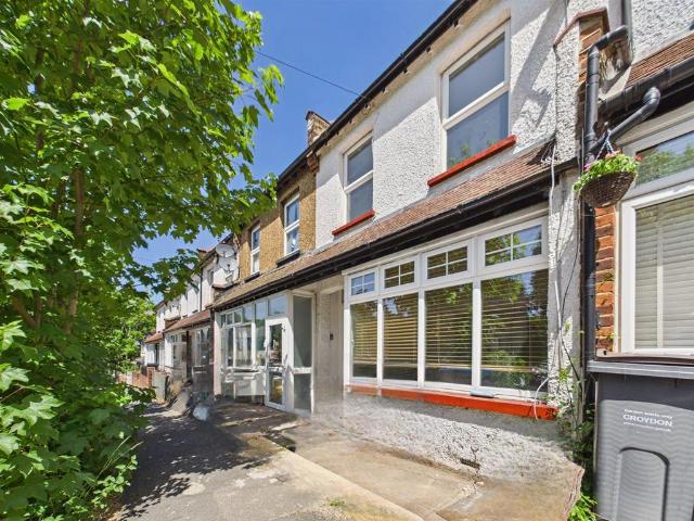 House for sale in London Borough of Croydon, Purley