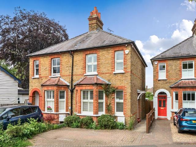 House for sale in Woodcote, Epsom