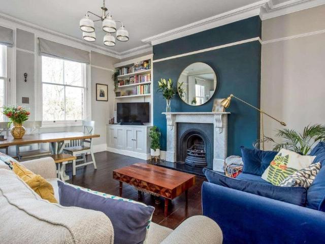 Flat for sale in Crystal Palace, Greater London