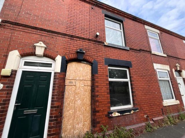 House for sale in Guide Bridge, Greenheys