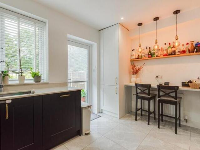 House for sale in Cat Hill