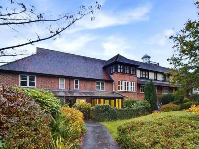 House for sale in Heol-las, Surrey