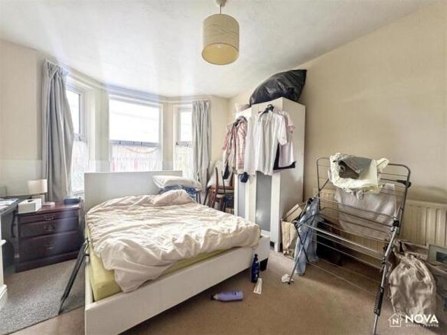 House for sale in Spring Park, Luton