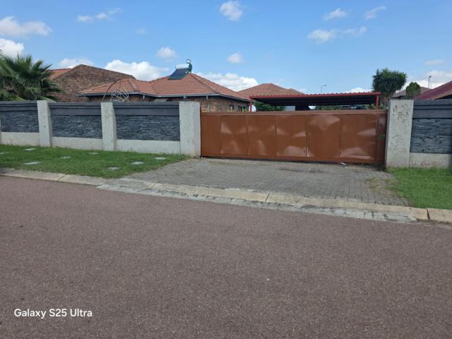 House for sale in Karenpark, Akasia