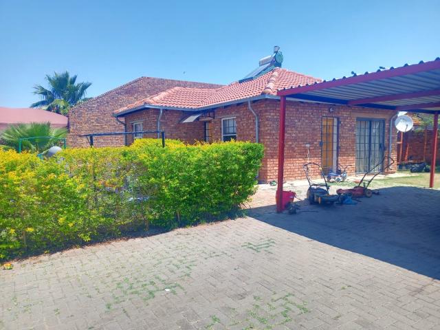 House for sale in Karenpark, Akasia