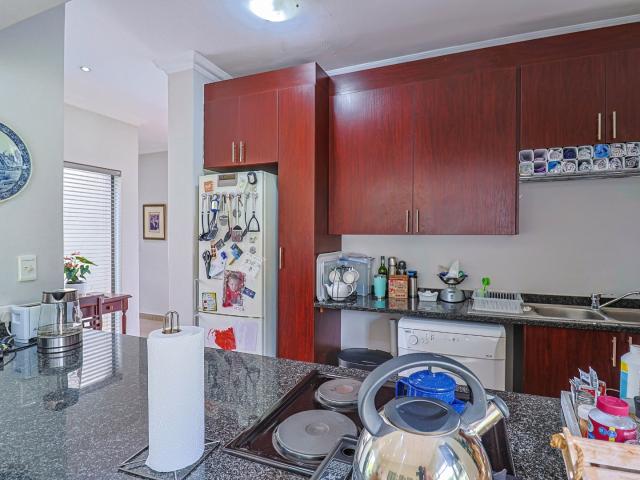 House for sale in Hartbeespoort Dam Nature Reserve, North West