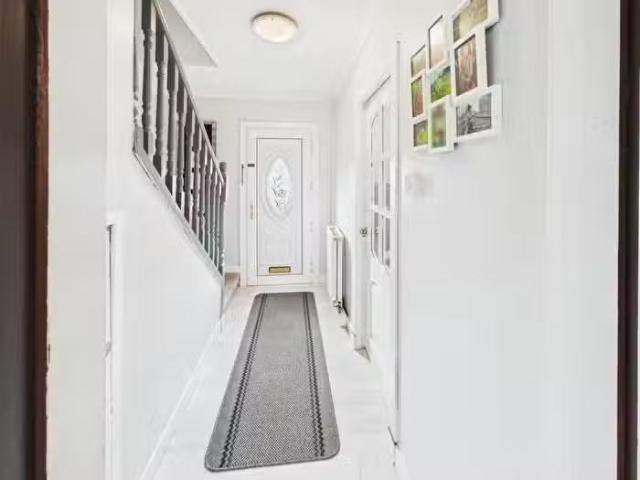 House for sale in Skares