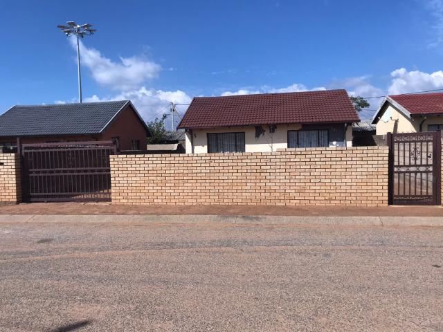 House for sale in Mohlakeng, Gauteng