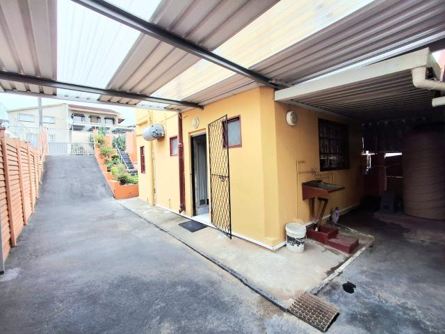 House for sale in Chatsworth, Kwazulu-natal