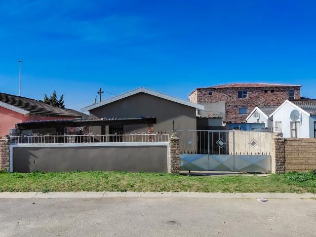 House for sale in Motherwell, Eastern Cape