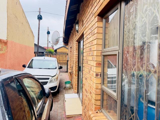 House for sale in Senaoane, Soweto