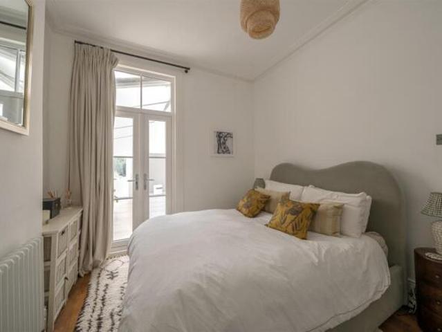 House for sale in Cat Hill