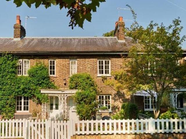 House for sale in Deepcut, Surrey