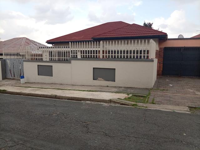 House for sale in Vosloorus, Gauteng