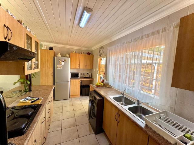 House for sale in Hartbeespoort Dam Nature Reserve, North West