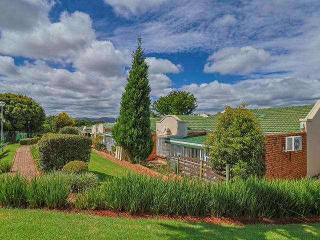 House for sale in Hartbeespoort Dam Nature Reserve, North West