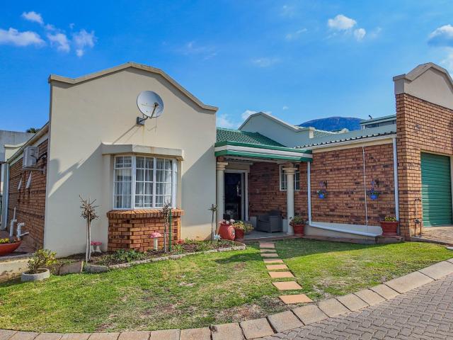 House for sale in Hartbeespoort Dam Nature Reserve, North West