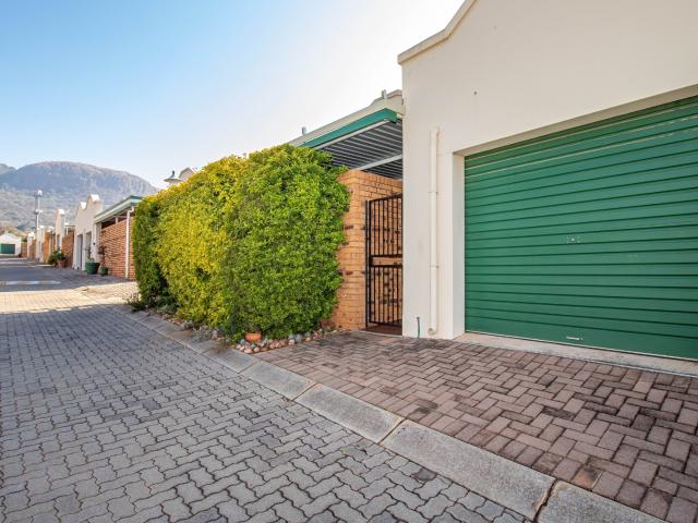 House for sale in Hartbeespoort Dam Nature Reserve, North West