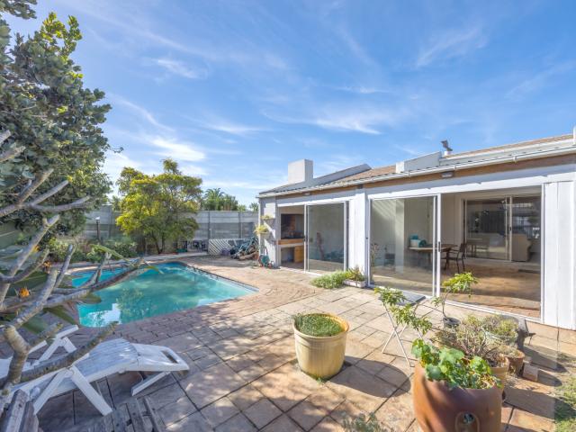 House for sale in Table View, Western Cape