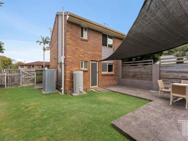 House for sale in Holland Park West, Greater Brisbane