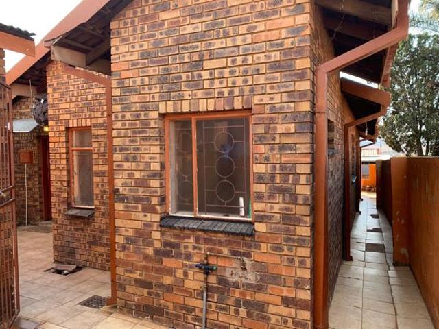 House for rent in Waterkloof, Gauteng