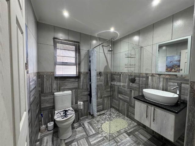 House for sale in Bushmans River Mouth, Eastern Cape