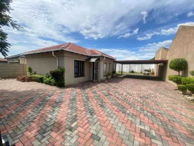 House for rent in Waterkloof, Gauteng