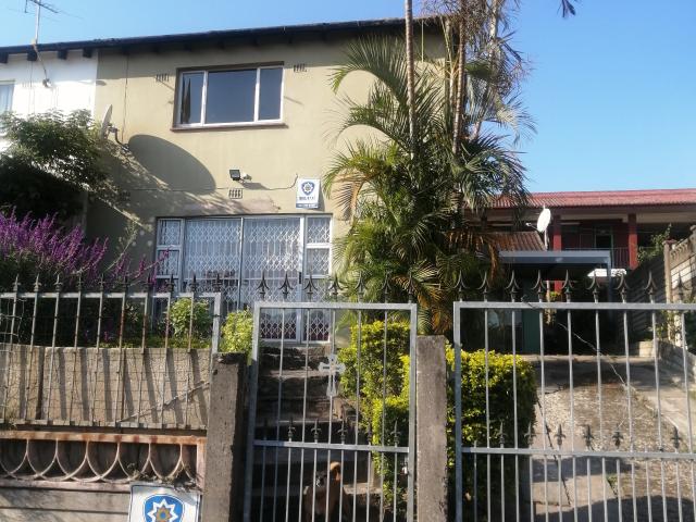 House for rent in Chatsworth