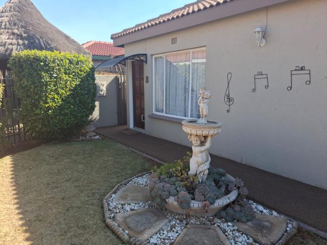 House for sale in Mohlakeng, Gauteng