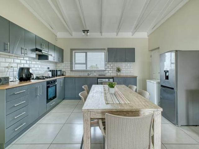 House for sale in Jeffreys Bay, Kouga Local Municipality