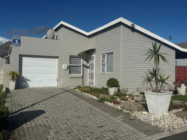 House for sale in Baardskeerdersbos, Western Cape