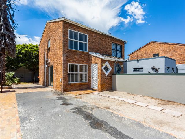 House for sale in Goodwood, Western Cape