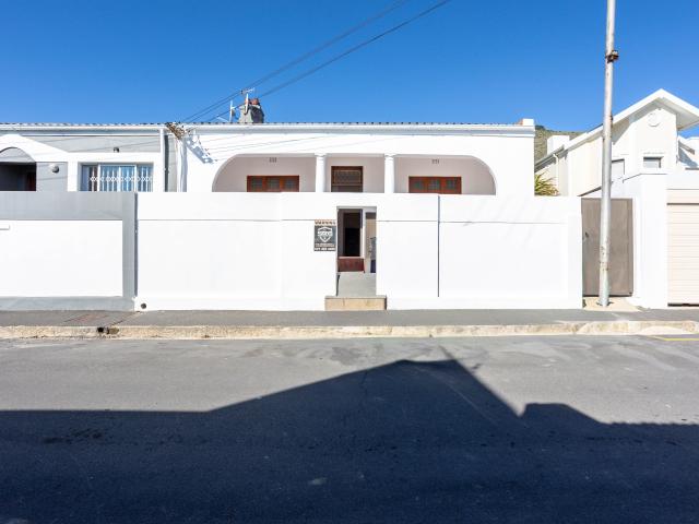 House for sale in Green Point, Cape Town