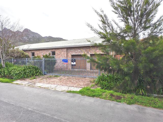 House for sale in Baardskeerdersbos, Western Cape