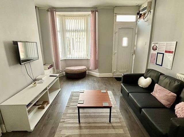House for rent in Elm Park, Calderstones