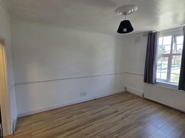 House for rent in Brunswick Park, Greater London