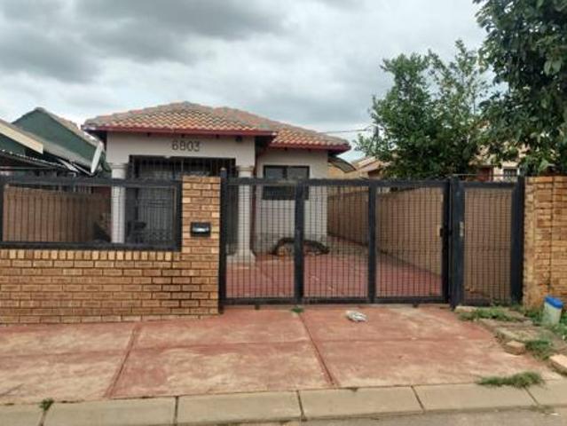 House for rent in Waterkloof, Gauteng